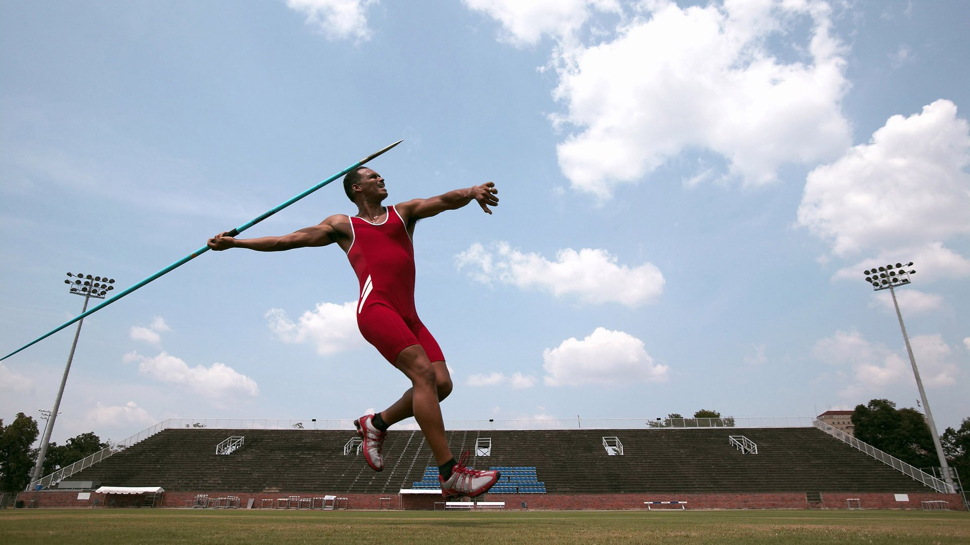 【高科技助攻】追踪球速和轨迹的现代手段为裁判加码，追踪裁判制裁方法原则
